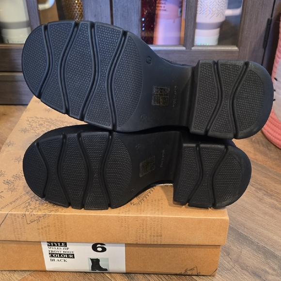 Free People Boots Myles Front Zip Boots Black Womens Size 6 NIB - Picture 4 of 10